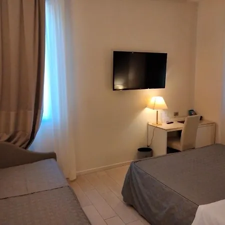 מלון Savoia 4*